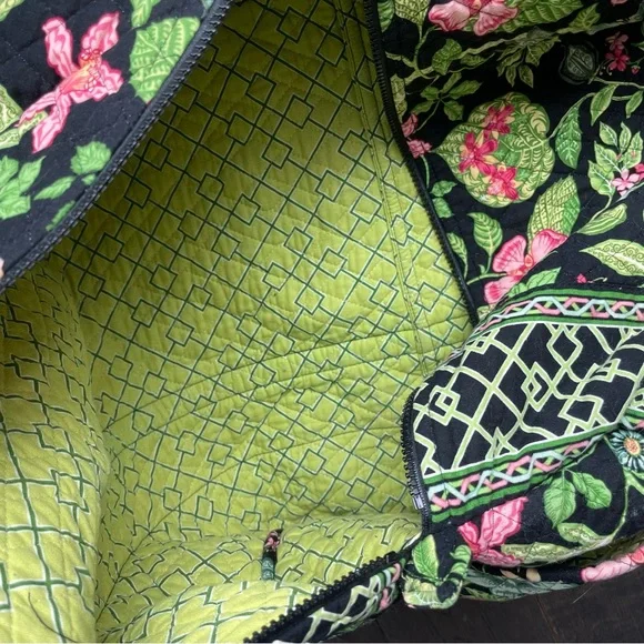 Vera Bradley Black and Green Travel Bag Quilted Design (Large) - Picture 3 of 4